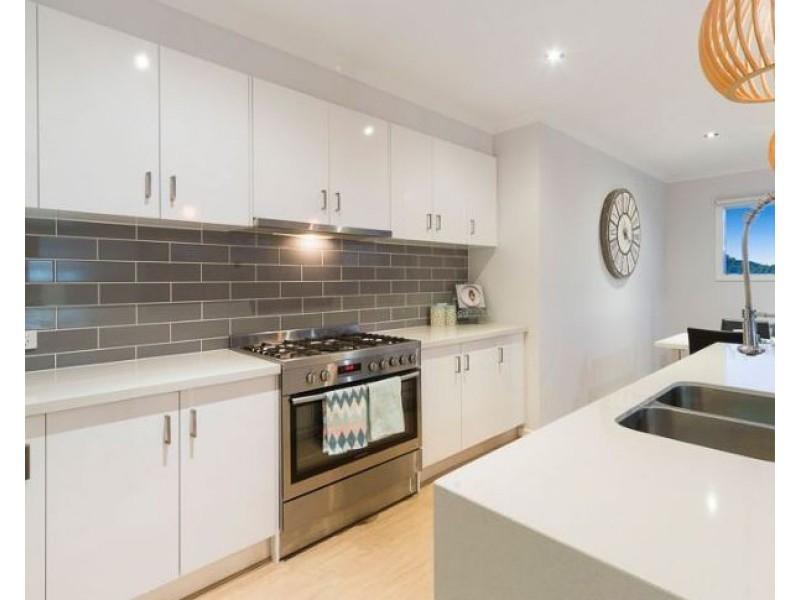 15 Hayton Park Boulevard, Cranbourne West VIC 3977