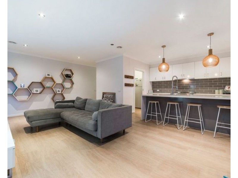 15 Hayton Park Boulevard, Cranbourne West VIC 3977