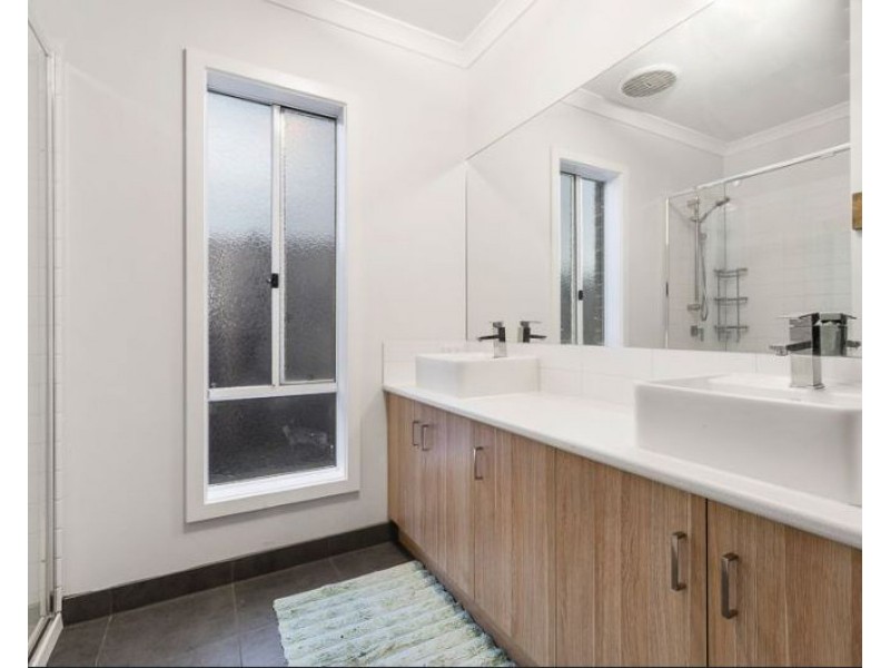 15 Hayton Park Boulevard, Cranbourne West VIC 3977