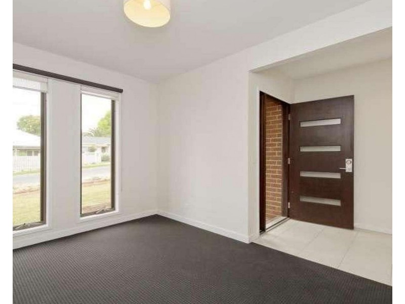 17 Leopold Street, Burwood VIC 3125