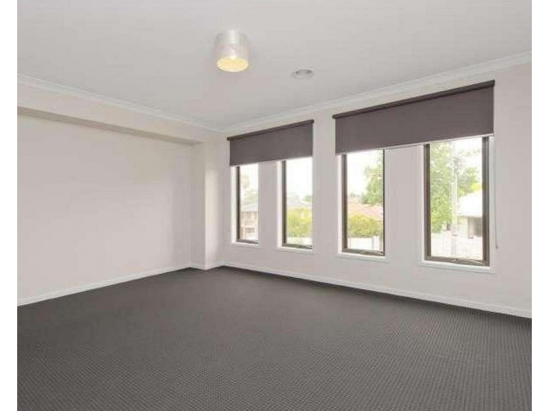 17 Leopold Street, Burwood VIC 3125