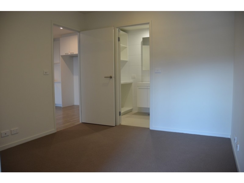 8006/39-55 Kingsway, Glen Waverley VIC 3150