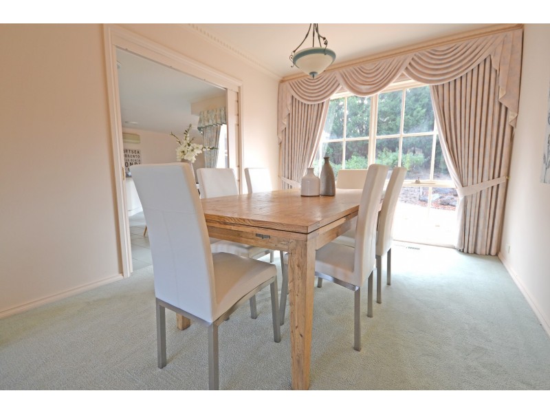 19 Robinson Drive, Burwood East VIC 3151