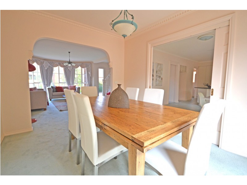 19 Robinson Drive, Burwood East VIC 3151