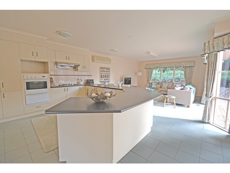 19 Robinson Drive, Burwood East VIC 3151