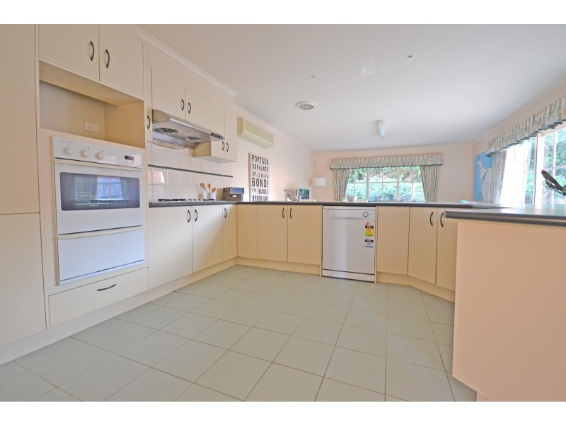 19 Robinson Drive, Burwood East VIC 3151