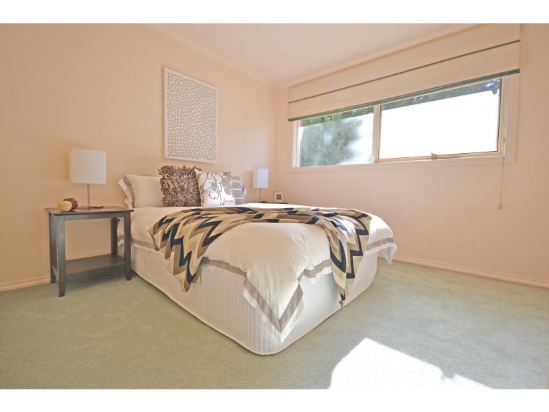 19 Robinson Drive, Burwood East VIC 3151