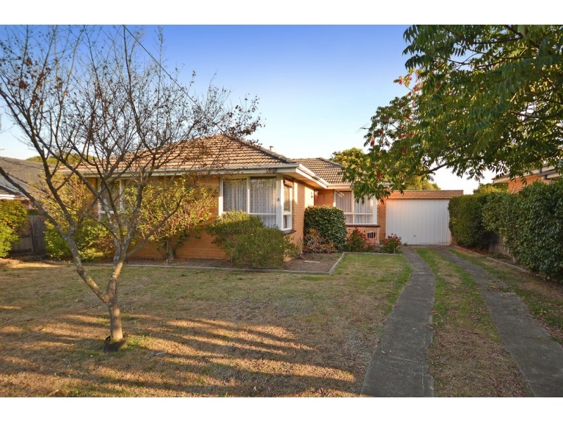 8 Folkestone Road, Glen Waverley VIC 3150