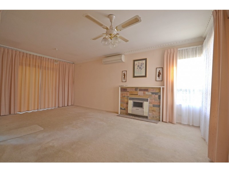 8 Folkestone Road, Glen Waverley VIC 3150