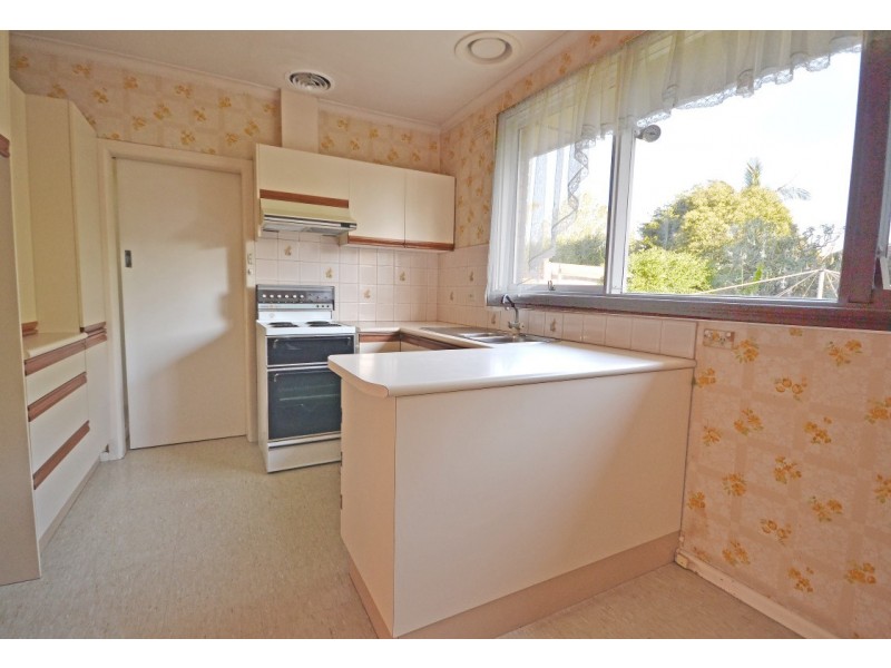 8 Folkestone Road, Glen Waverley VIC 3150