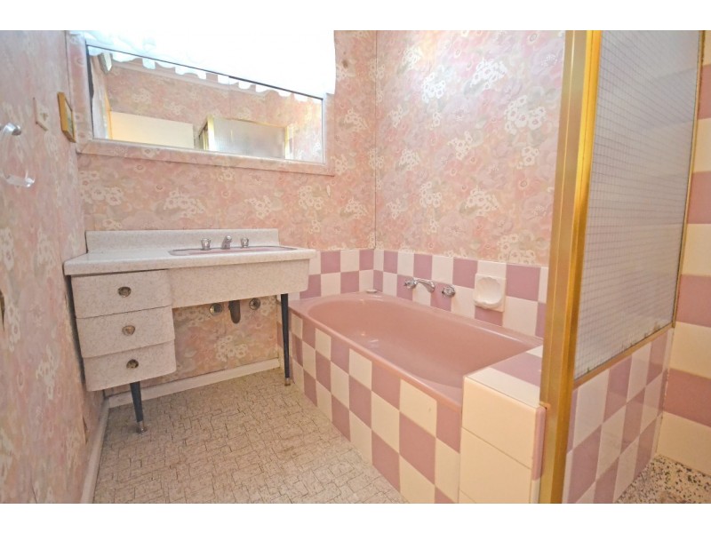 8 Folkestone Road, Glen Waverley VIC 3150