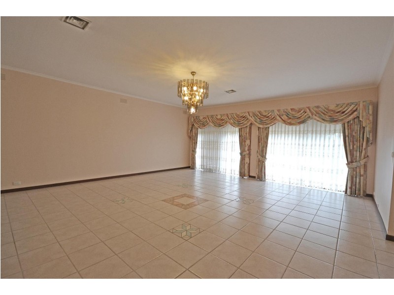 5 Marykirk Drive, Wheelers Hill VIC 3150