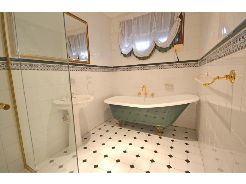 5 Marykirk Drive, Wheelers Hill VIC 3150