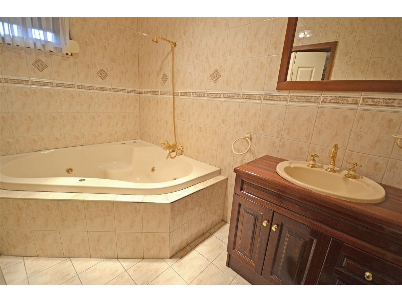 5 Marykirk Drive, Wheelers Hill VIC 3150