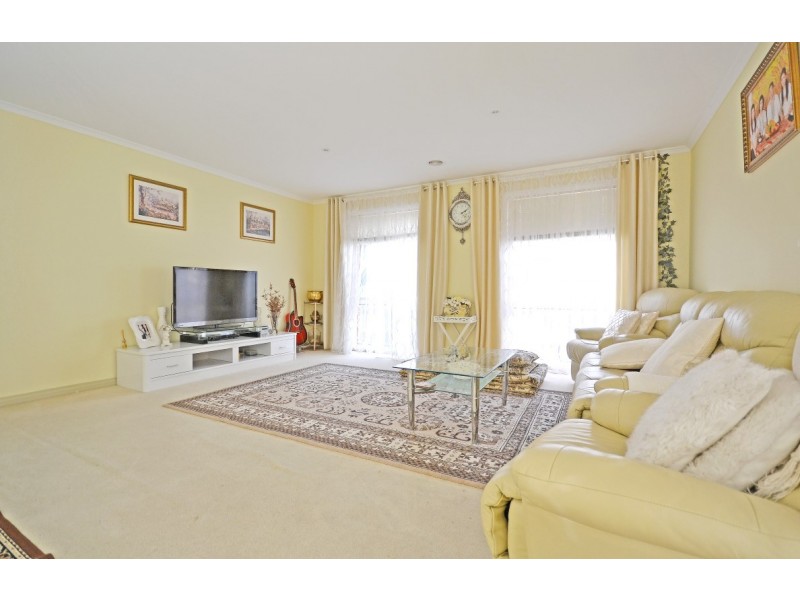 16 Sundial Court, Berwick VIC 3806