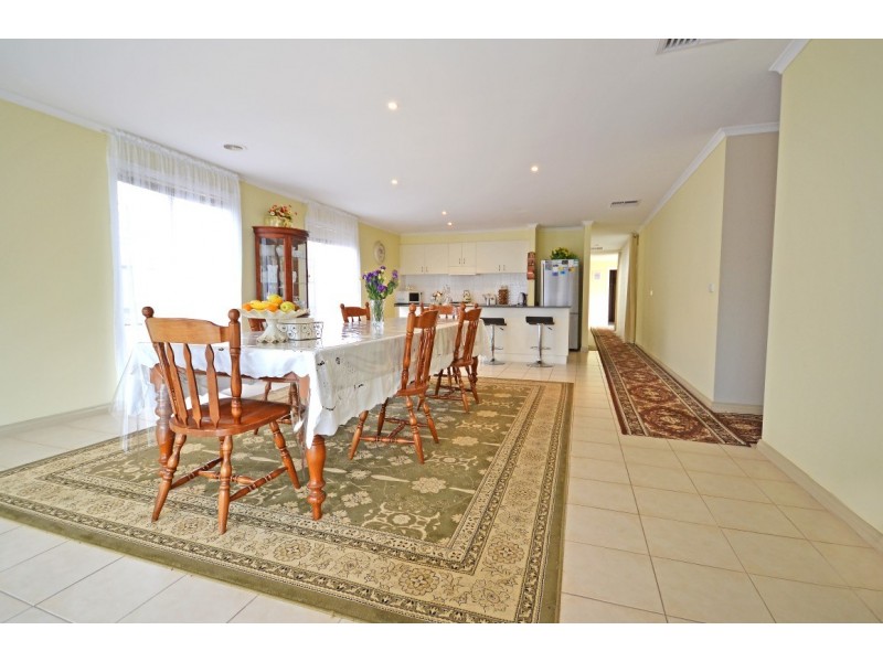 16 Sundial Court, Berwick VIC 3806