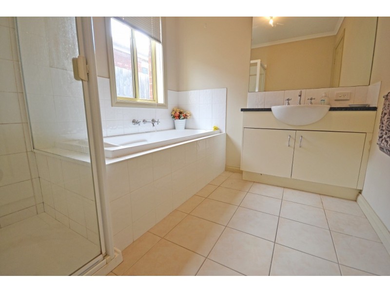 16 Sundial Court, Berwick VIC 3806