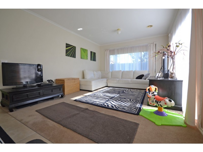 5 Sunbird Avenue, Cranbourne VIC 3977