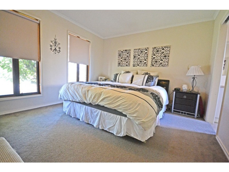 5 Sunbird Avenue, Cranbourne VIC 3977