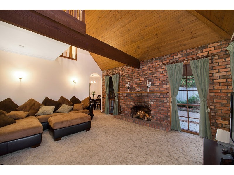 24 Gateshead Drive, Wantirna South VIC 3152