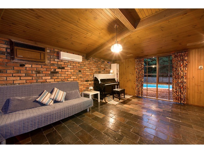 24 Gateshead Drive, Wantirna South VIC 3152