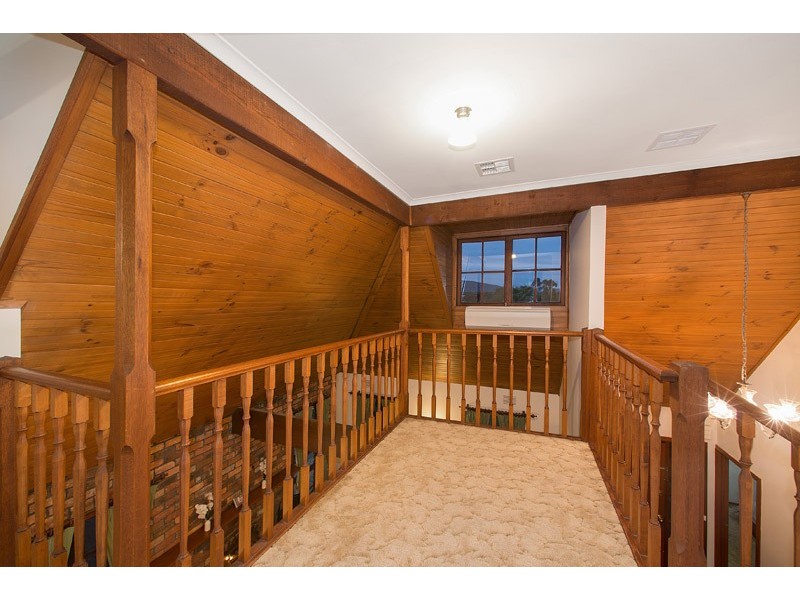 24 Gateshead Drive, Wantirna South VIC 3152