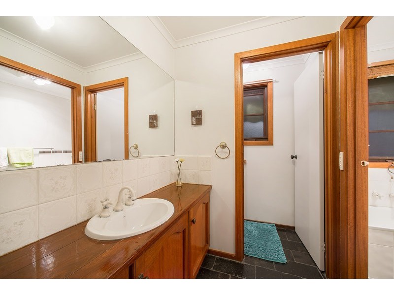 24 Gateshead Drive, Wantirna South VIC 3152