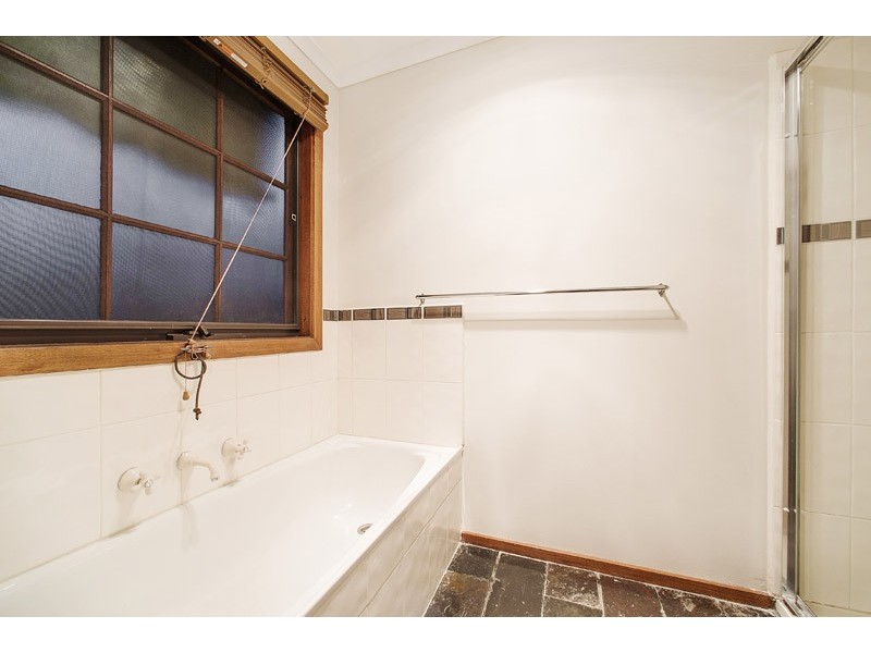 24 Gateshead Drive, Wantirna South VIC 3152