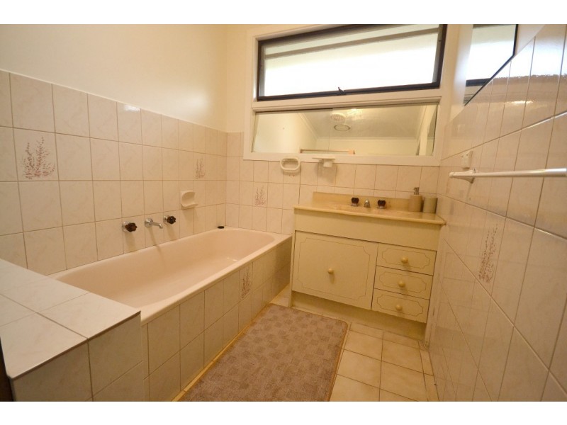 48 Edgerton Road, Mitcham VIC 3132