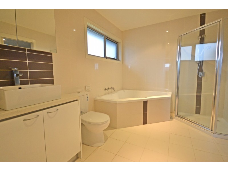 2/7 Newton Street, Chadstone VIC 3148