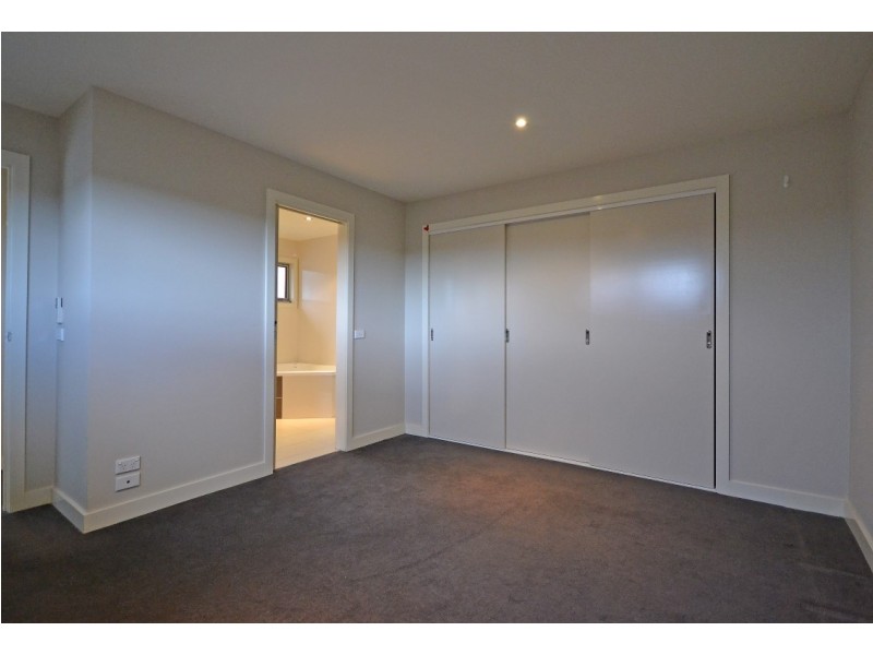 2/7 Newton Street, Chadstone VIC 3148