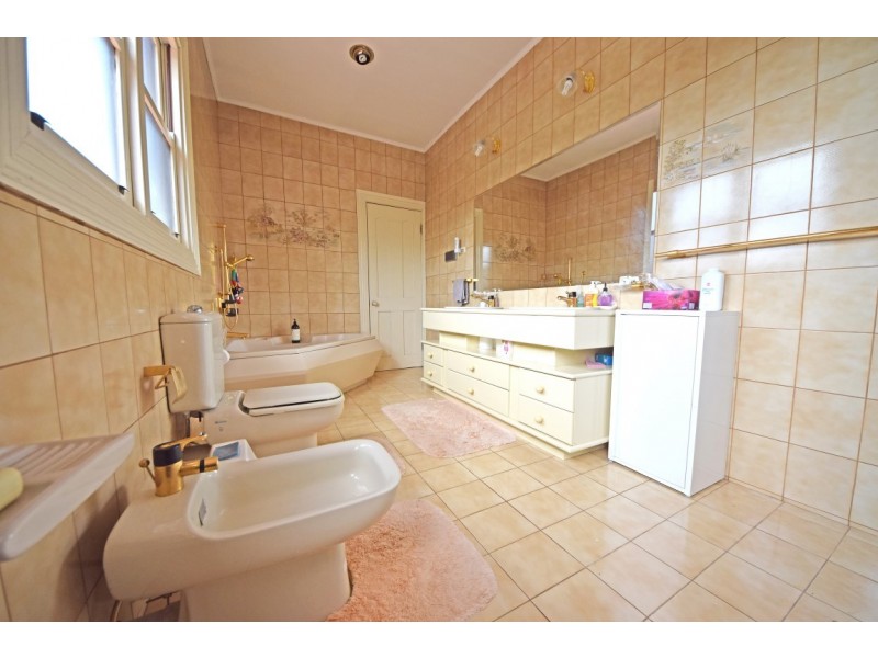 1 Glencroft Terrace, Wheelers Hill VIC 3150