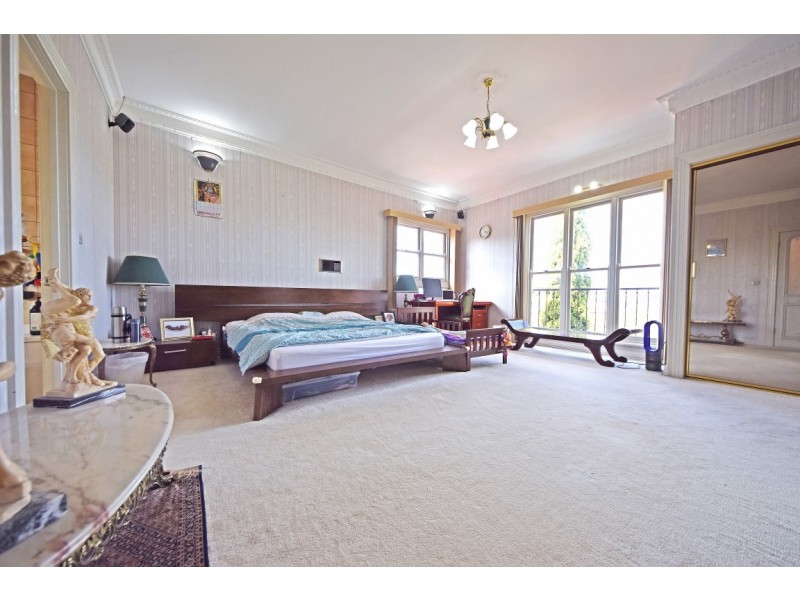 1 Glencroft Terrace, Wheelers Hill VIC 3150