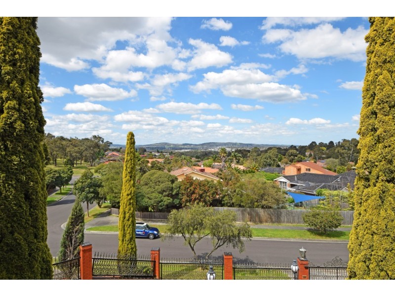 1 Glencroft Terrace, Wheelers Hill VIC 3150