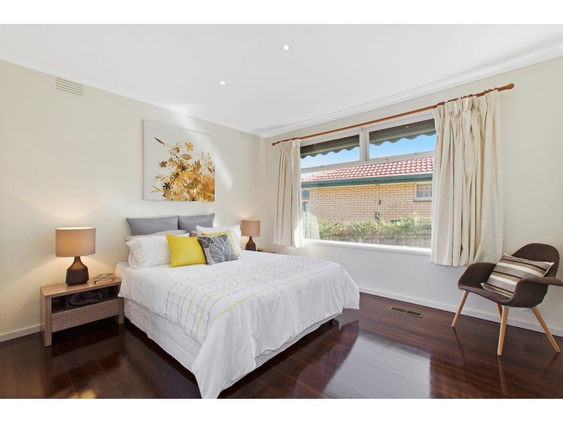 70 Whites Lane, Glen Waverley VIC 3150