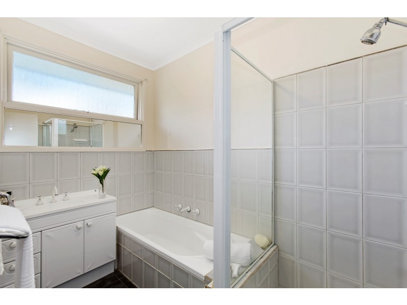 70 Whites Lane, Glen Waverley VIC 3150