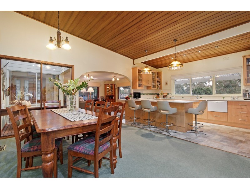 28 Loretta Avenue, Wheelers Hill VIC 3150