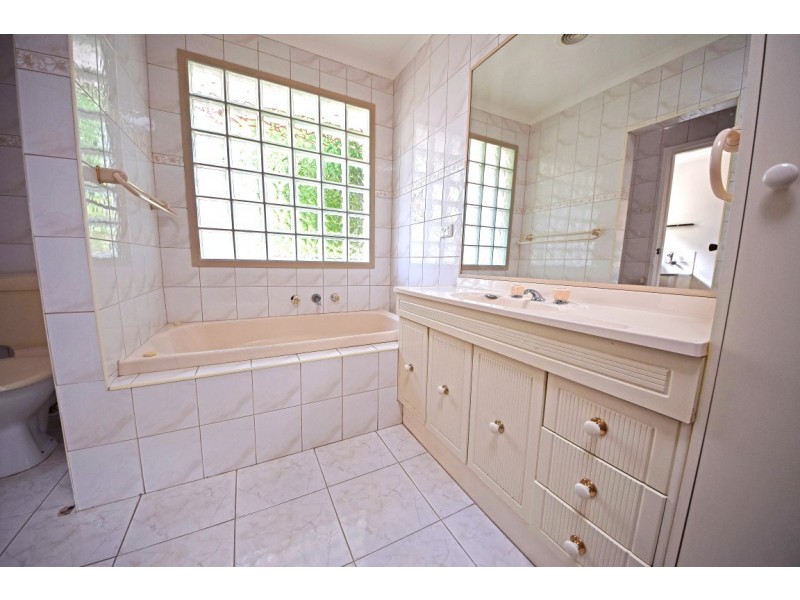 6 Ainslie Drive, Wheelers Hill VIC 3150