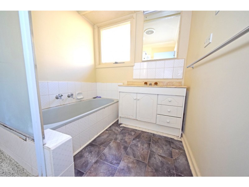 39 Greenways Road, Glen Waverley VIC 3150