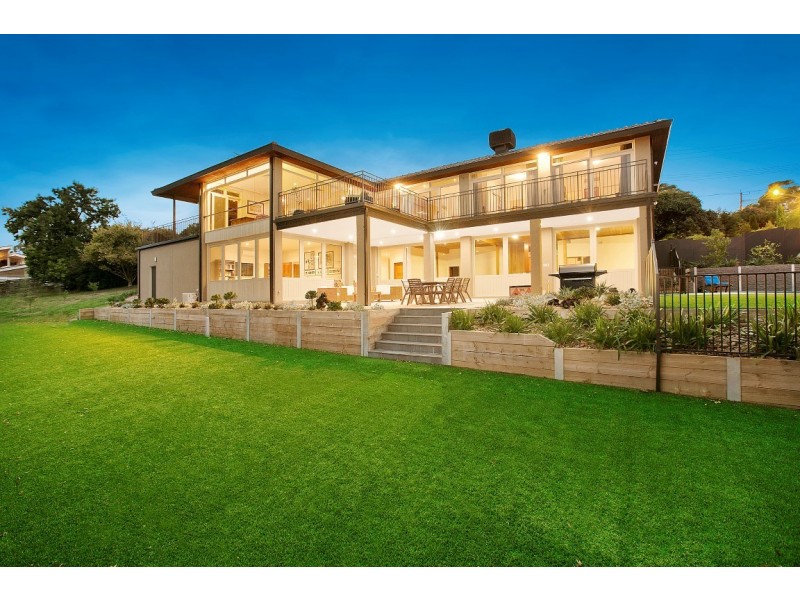 1 Pleasant View Crescent, Wheelers Hill VIC 3150