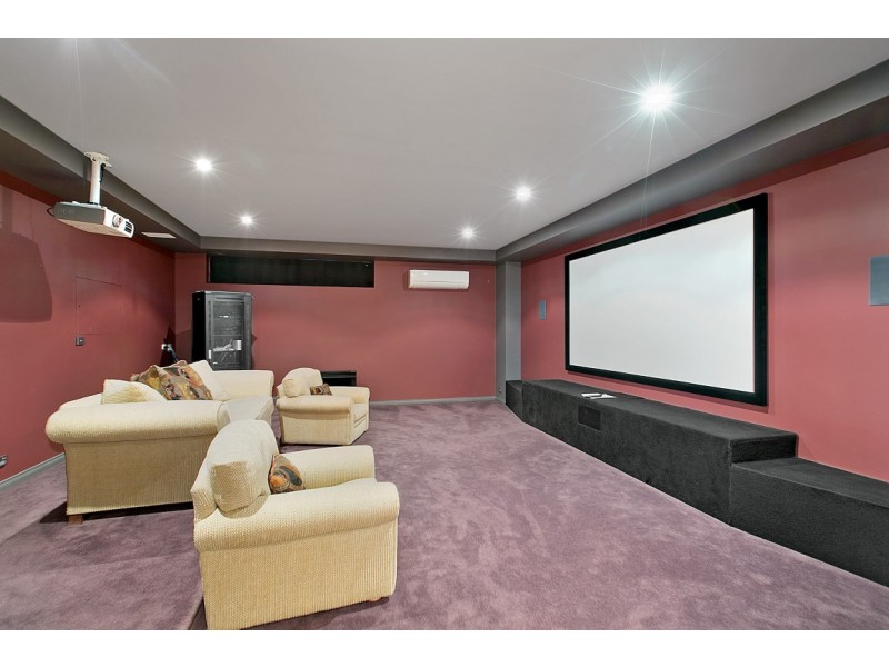 1 Pleasant View Crescent, Wheelers Hill VIC 3150