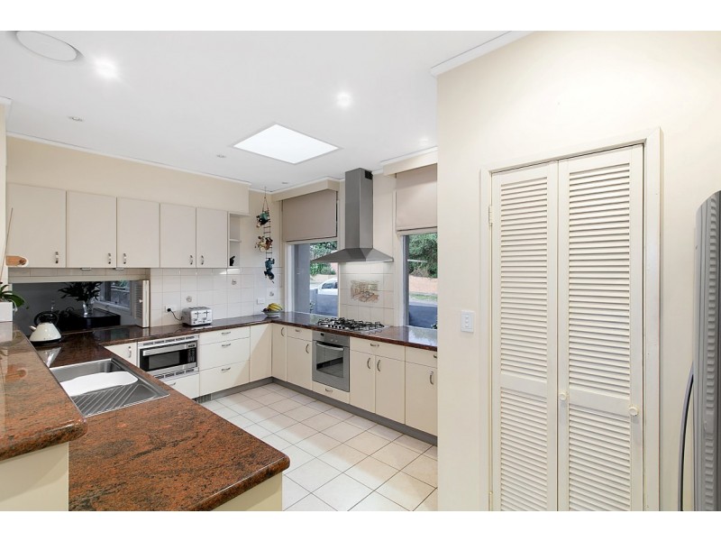 1 Pleasant View Crescent, Wheelers Hill VIC 3150