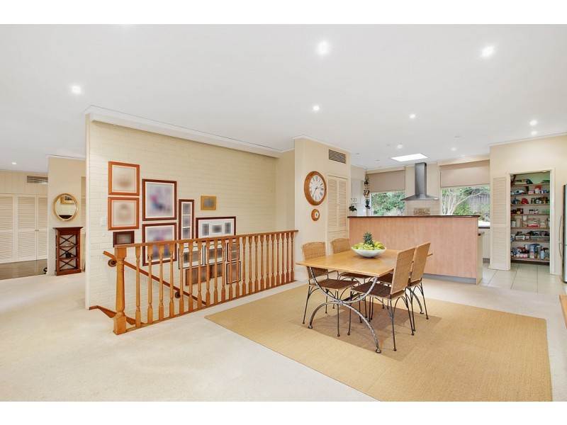 1 Pleasant View Crescent, Wheelers Hill VIC 3150