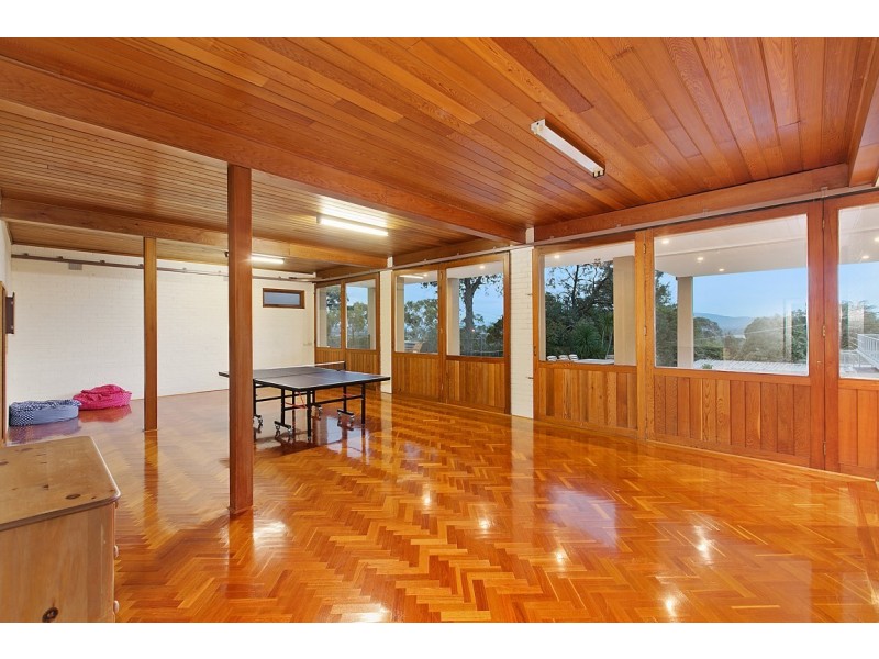 1 Pleasant View Crescent, Wheelers Hill VIC 3150