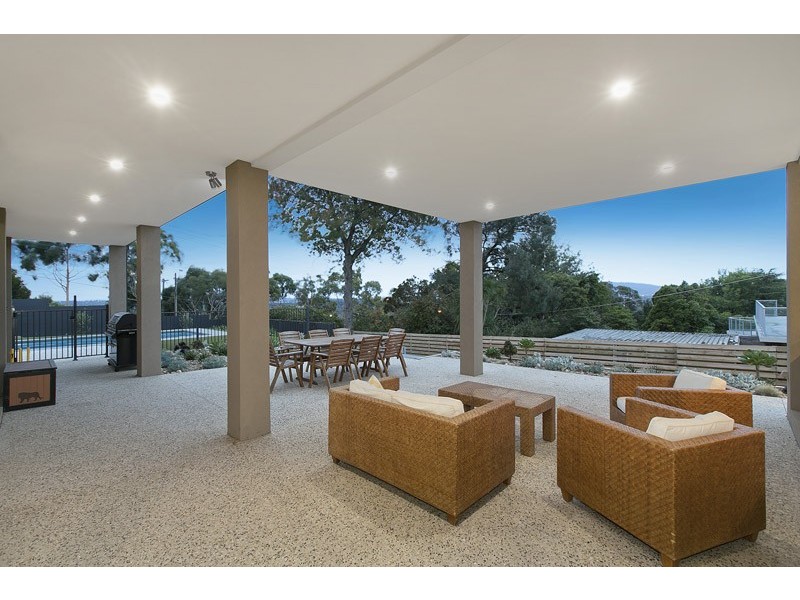 1 Pleasant View Crescent, Wheelers Hill VIC 3150