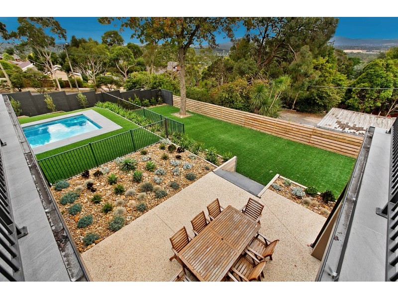 1 Pleasant View Crescent, Wheelers Hill VIC 3150