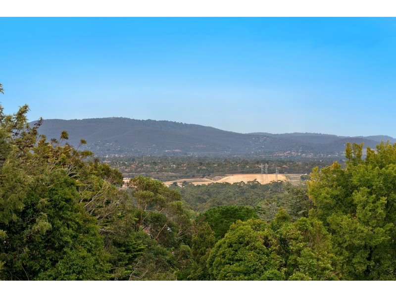 1 Pleasant View Crescent, Wheelers Hill VIC 3150