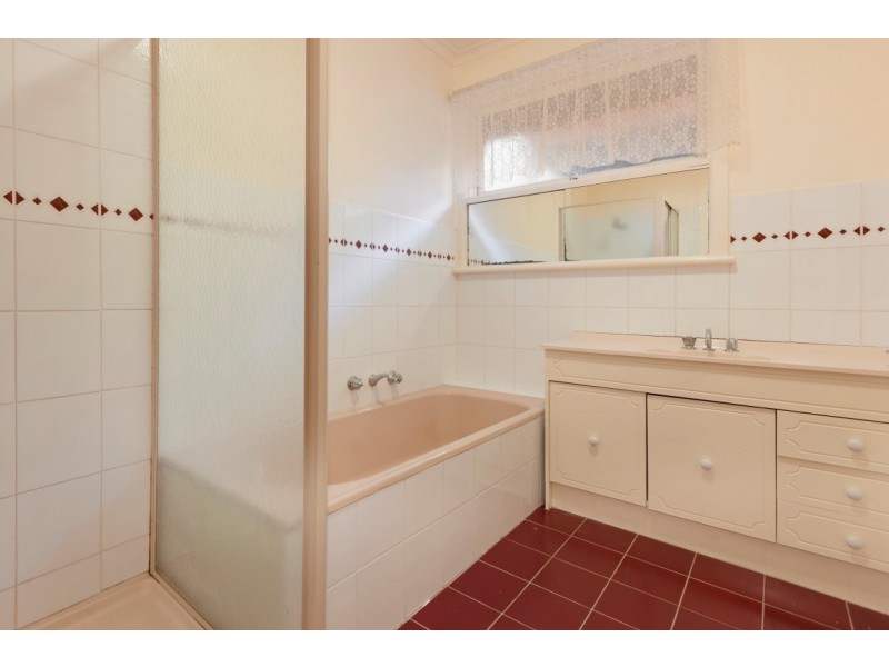 8 Bonview Crescent, Burwood East VIC 3151