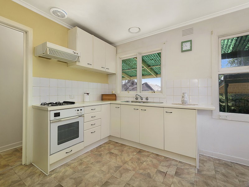 33 Lenna Street, Burwood East VIC 3151