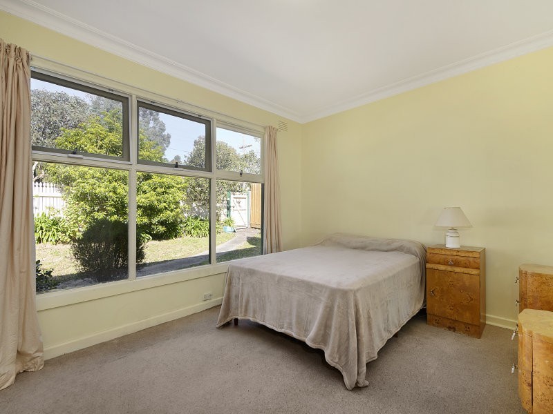 33 Lenna Street, Burwood East VIC 3151